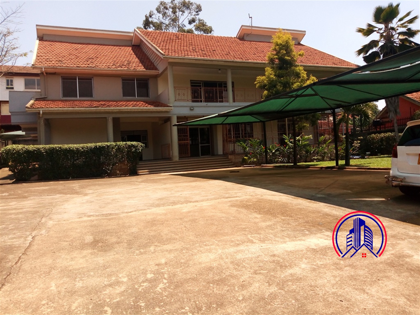 Storeyed house for rent in Bugoloobi Kampala