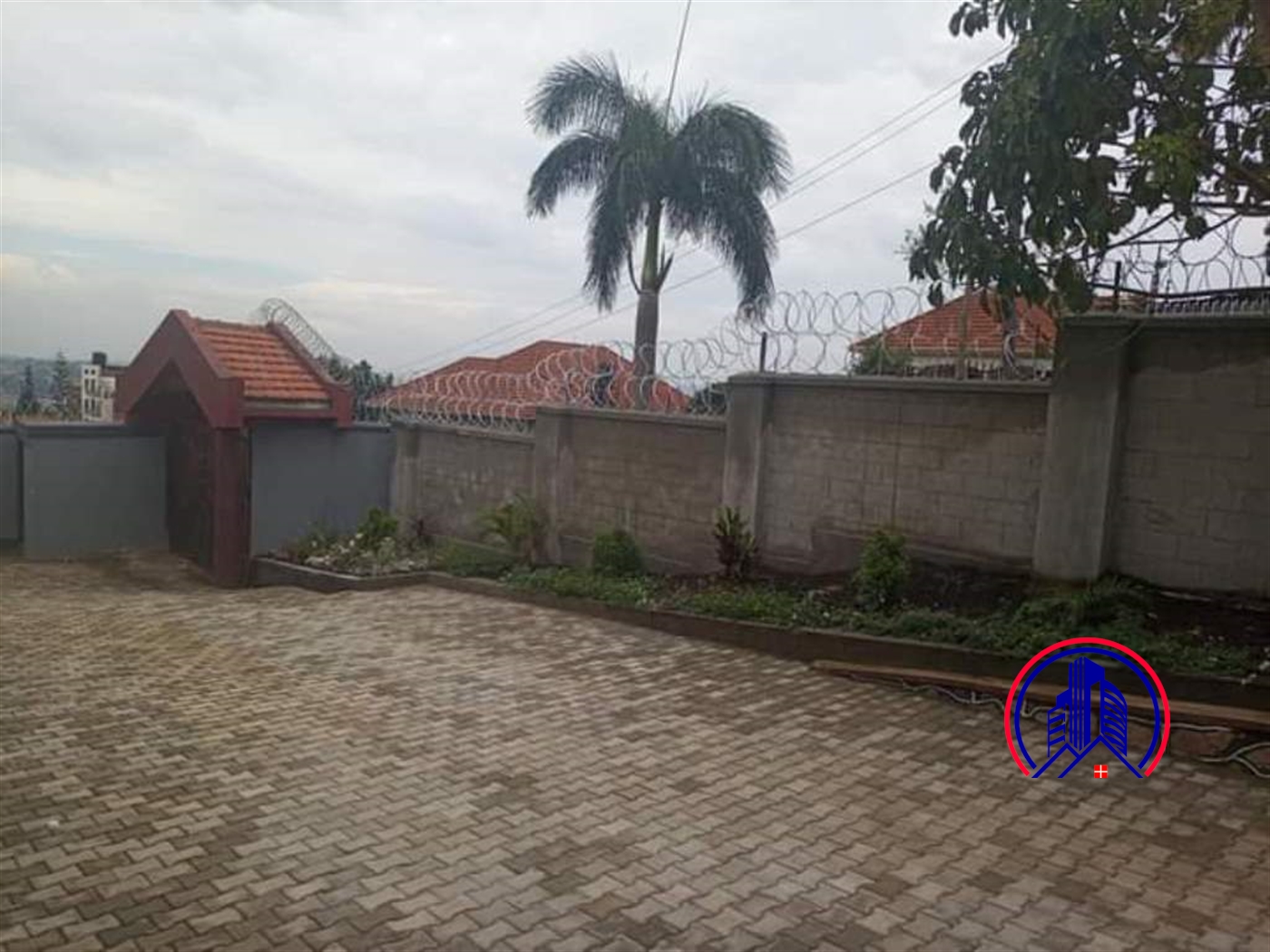 Storeyed house for rent in Mutungo Kampala