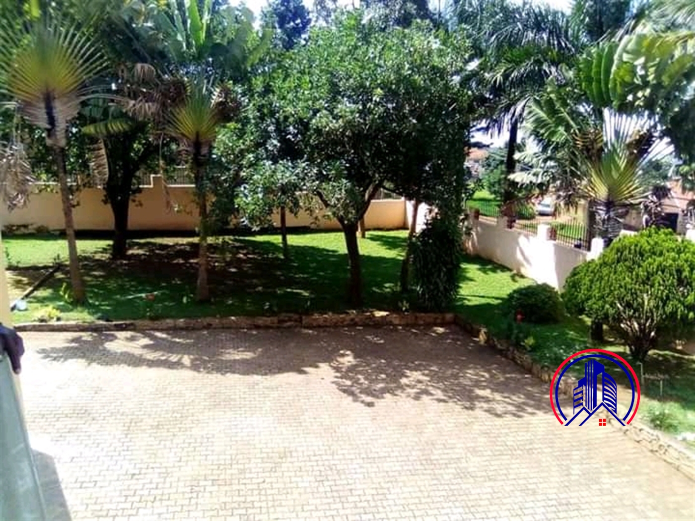 Storeyed house for rent in Mutungo Kampala