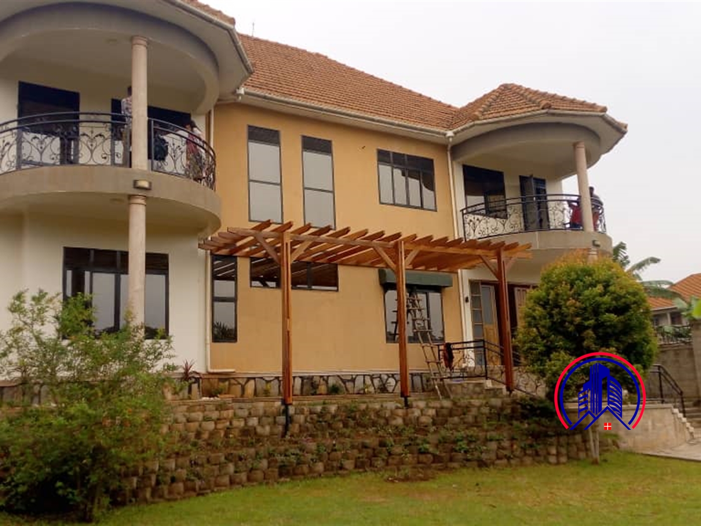 Storeyed house for rent in Bwebajja Wakiso