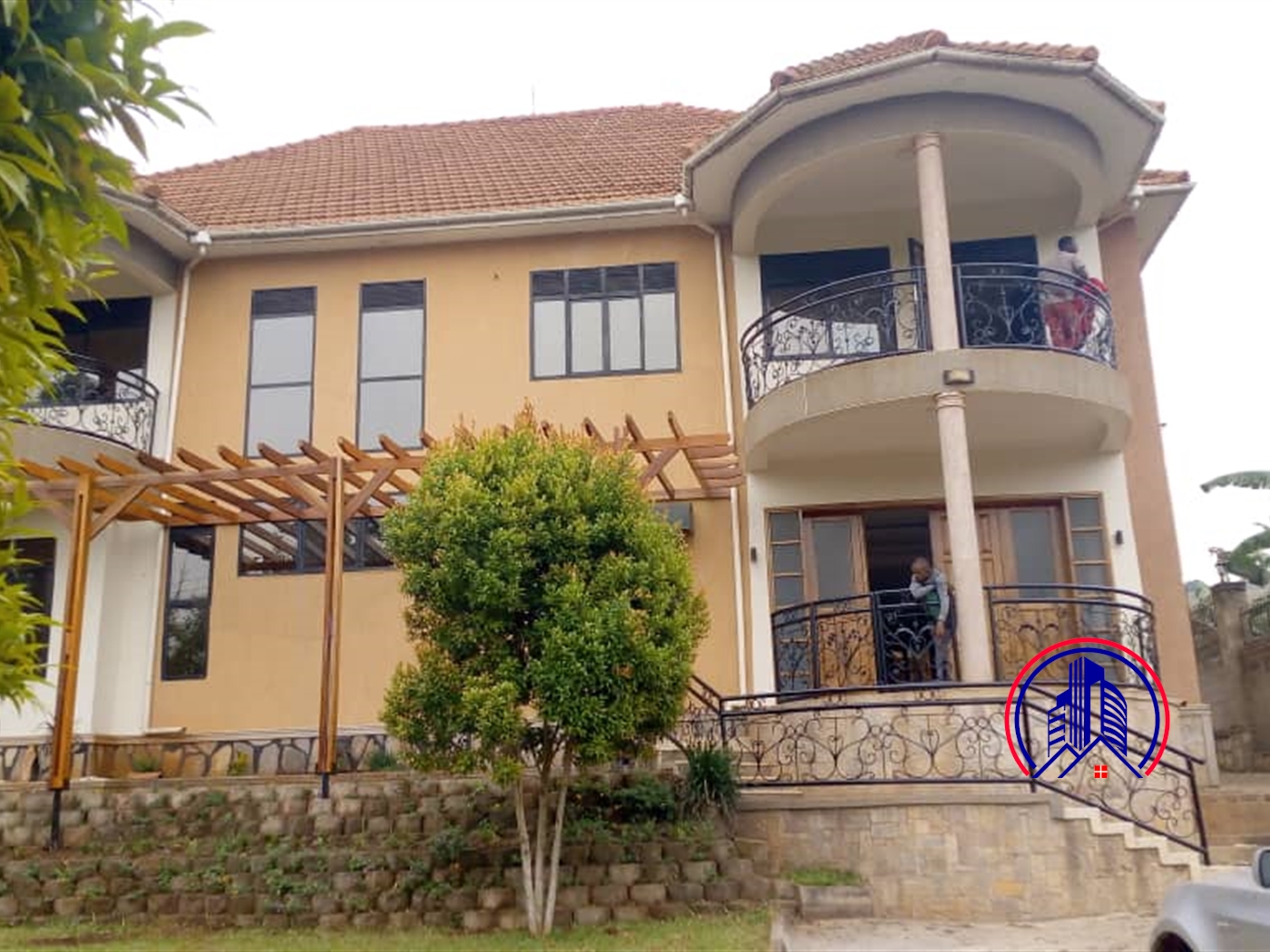 Storeyed house for rent in Bwebajja Wakiso