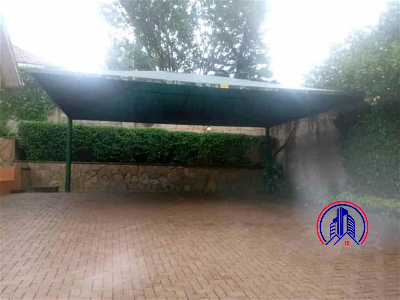 Storeyed house for rent in Mutungo Kampala