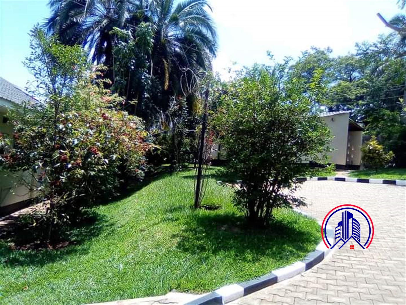 Bungalow for rent in Bugoloobi Kampala