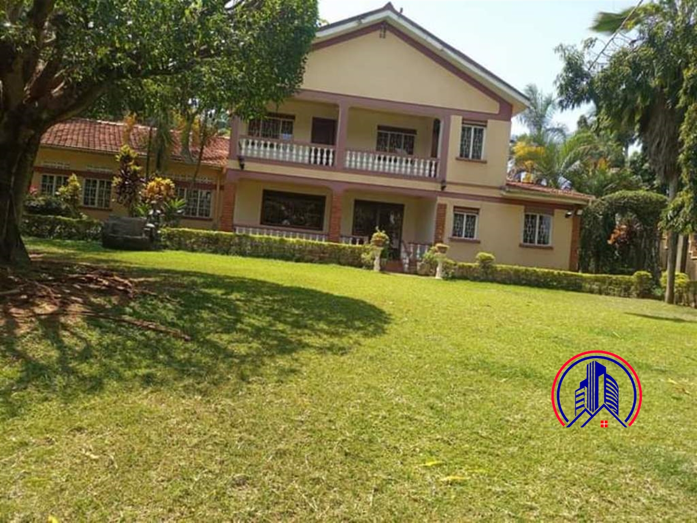 Storeyed house for rent in Bugoloobi Kampala