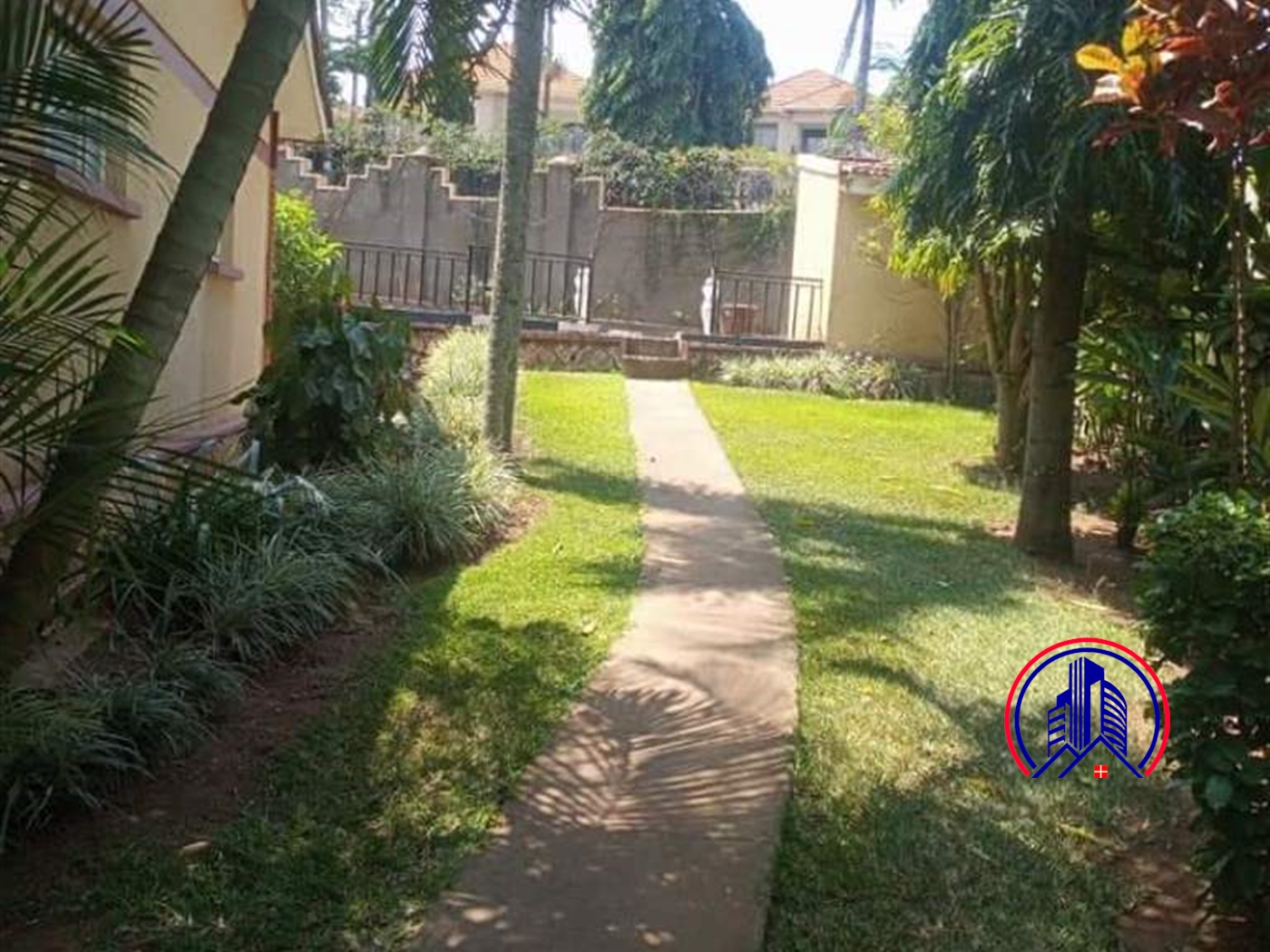 Storeyed house for rent in Bugoloobi Kampala