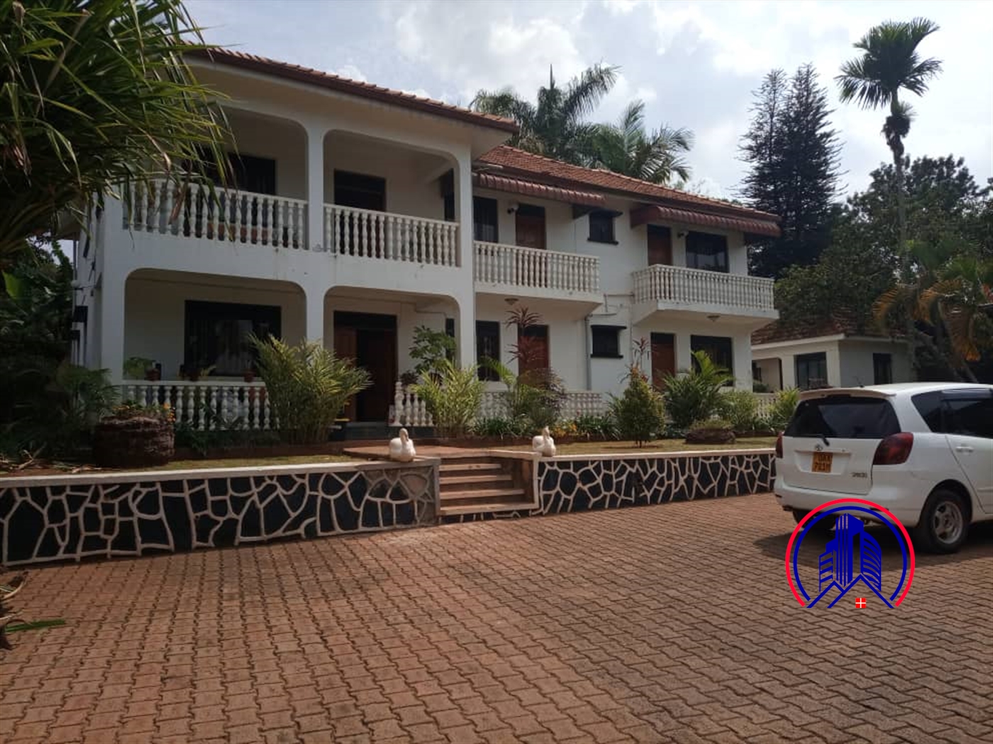 Storeyed house for rent in Muyenga Kampala