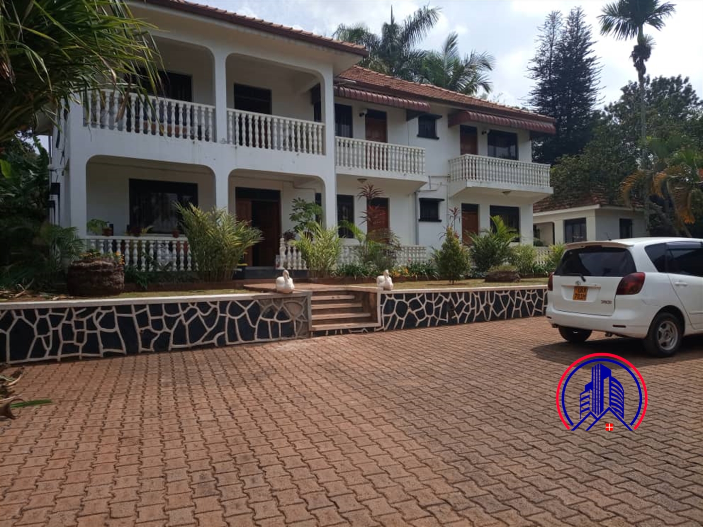 Storeyed house for rent in Muyenga Kampala