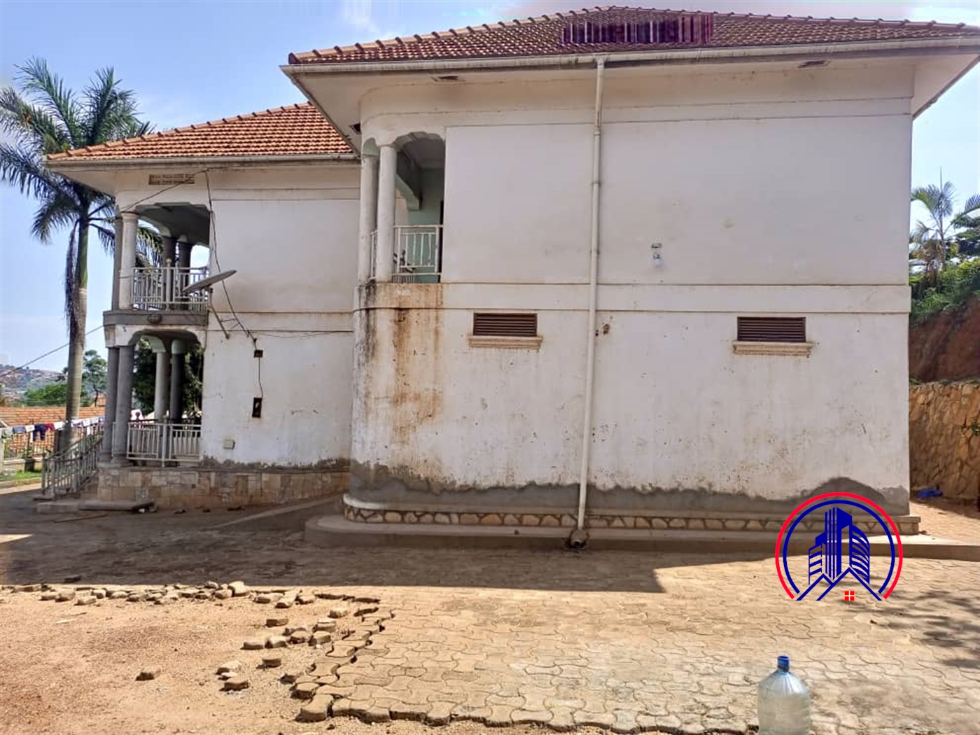 Storeyed house for sale in Sseguku Wakiso