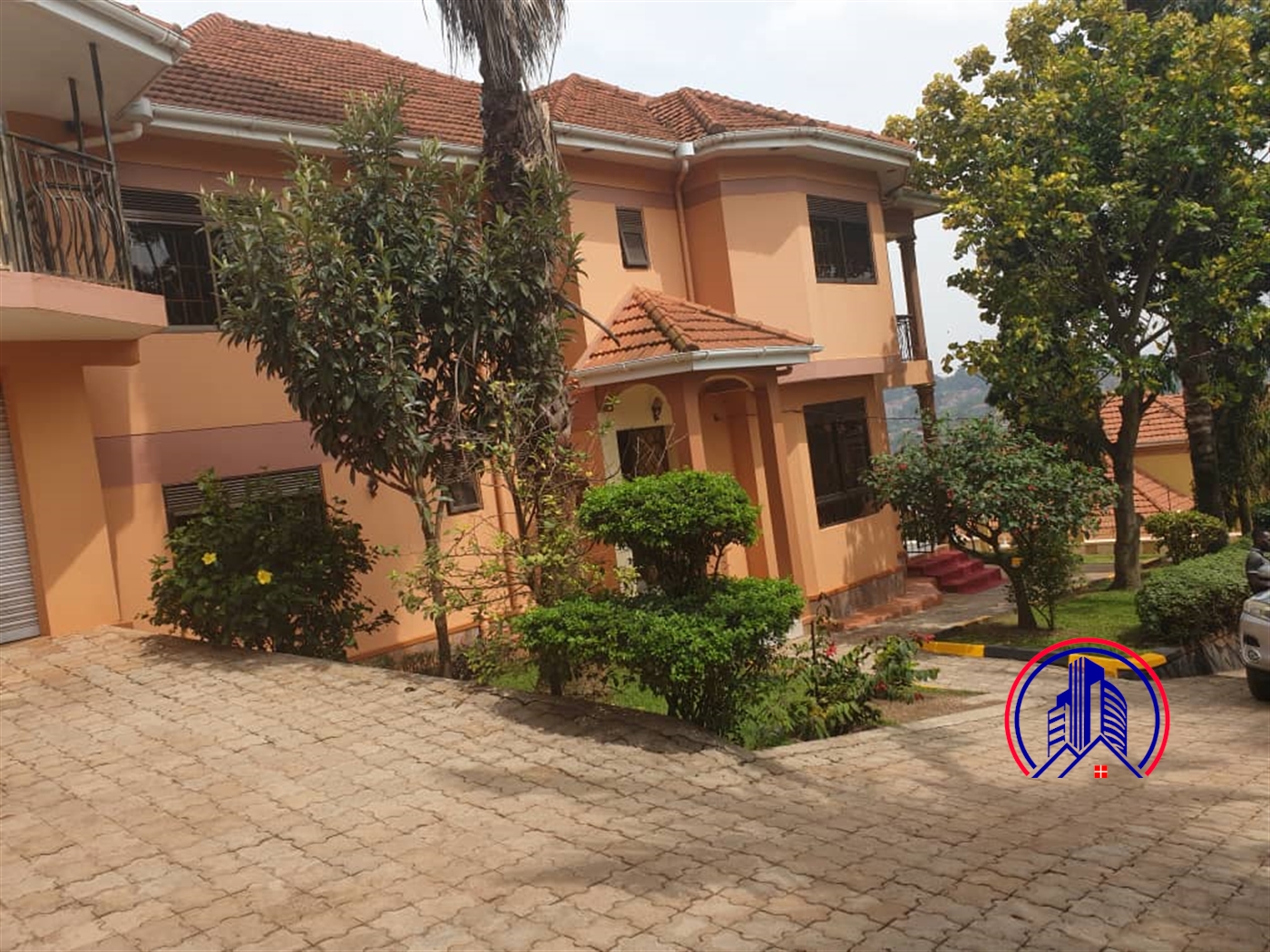 Storeyed house for sale in Kulambilo Wakiso