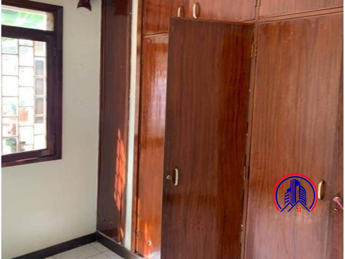 Storeyed house for rent in Bugoloobi Kampala