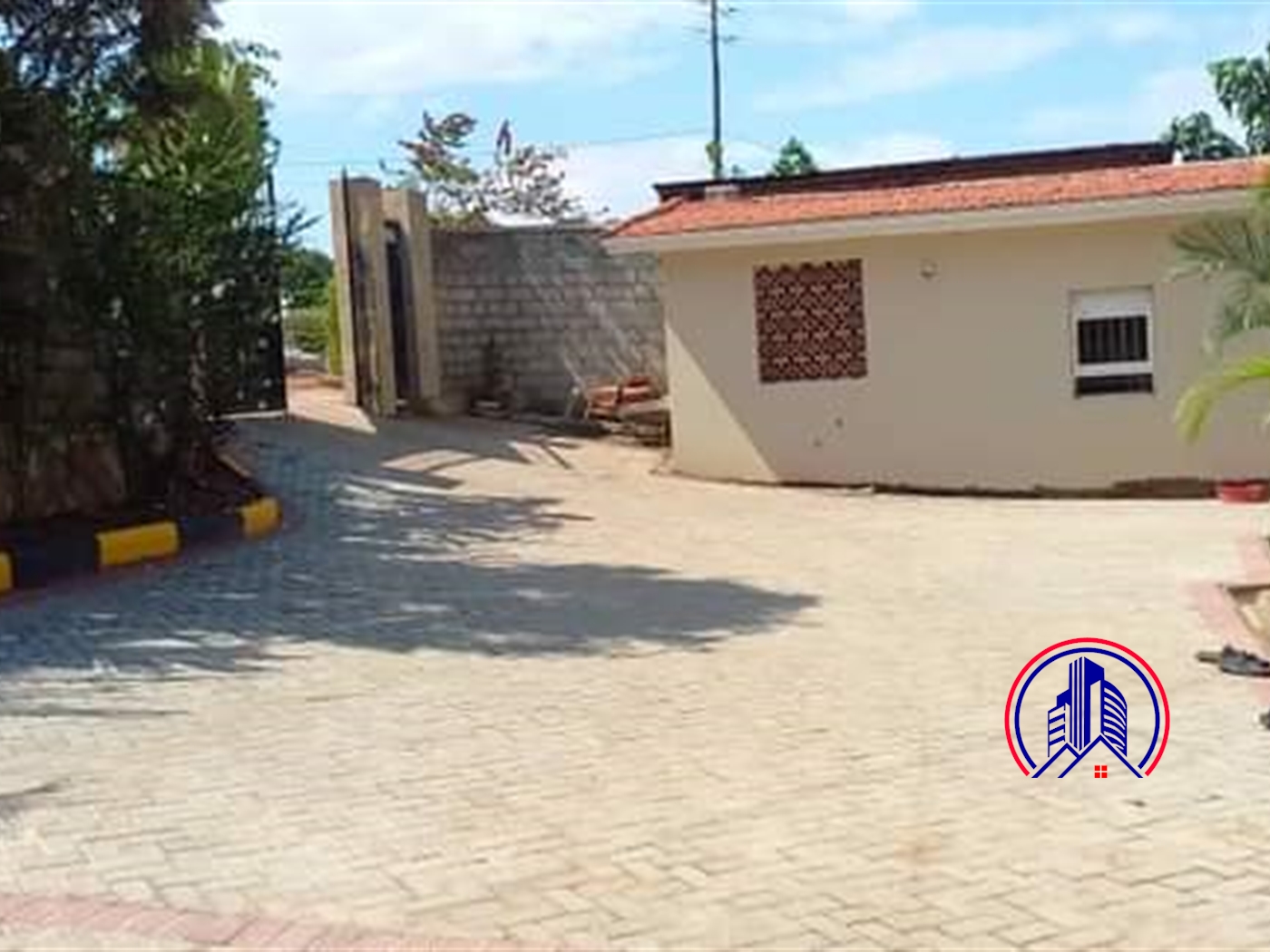 Storeyed house for sale in Kigo Wakiso