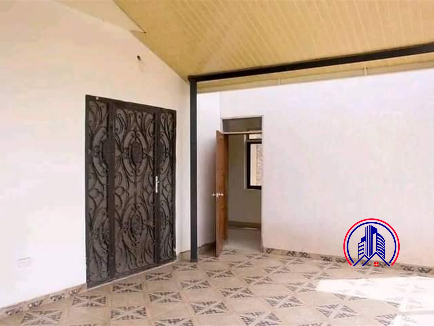 Duplex for sale in Bugoloobi Kampala