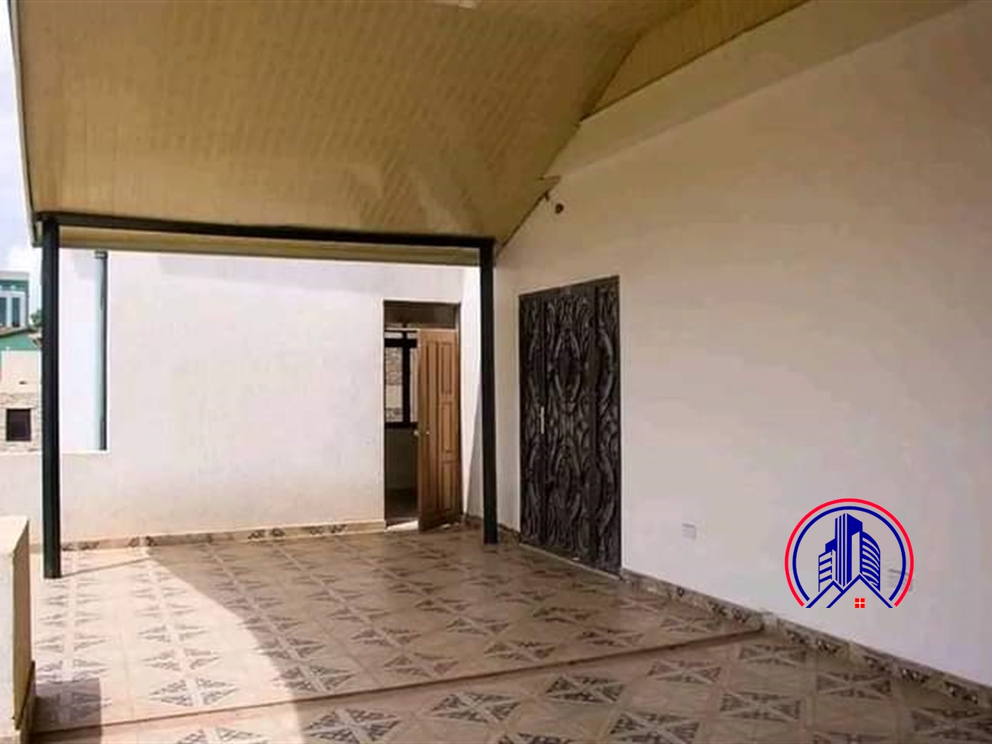 Duplex for sale in Bugoloobi Kampala