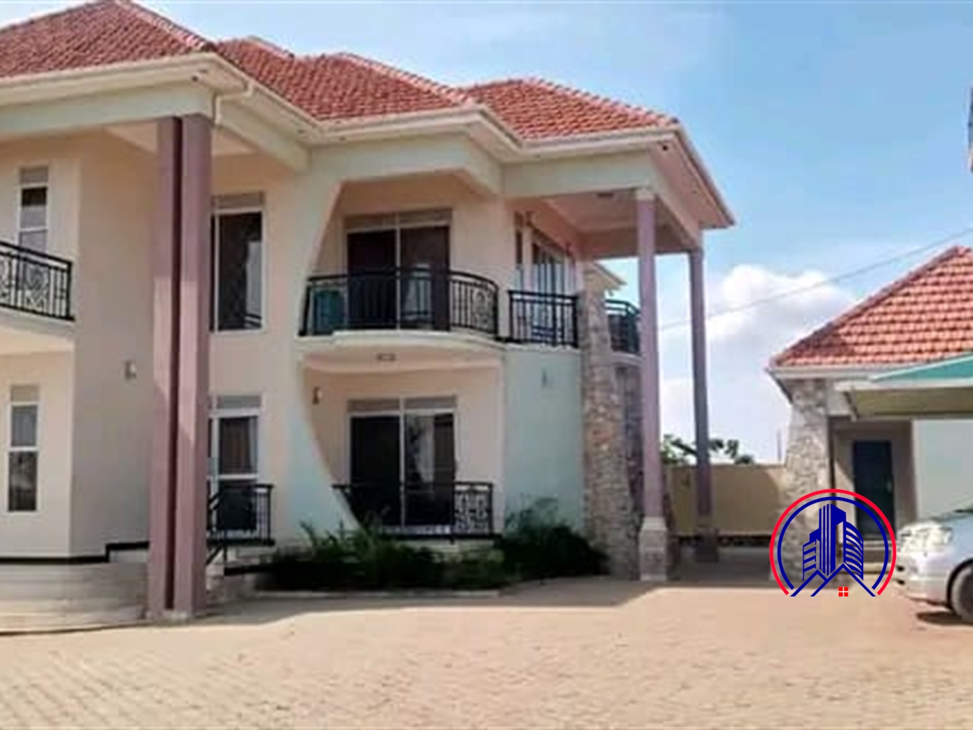 Storeyed house for rent in Bwebajja Wakiso