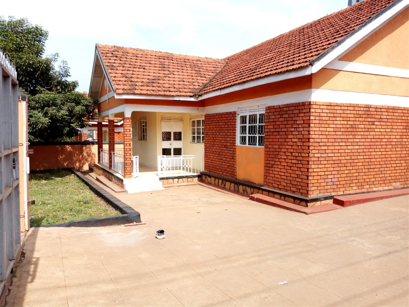 Bungalow for rent in Bukoto Kampala