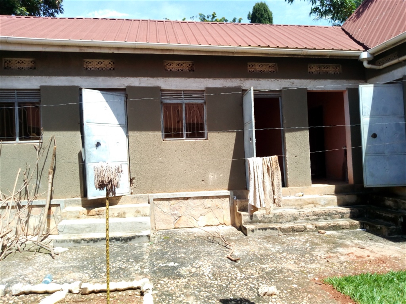 Bungalow for rent in Munyonyo Kampala