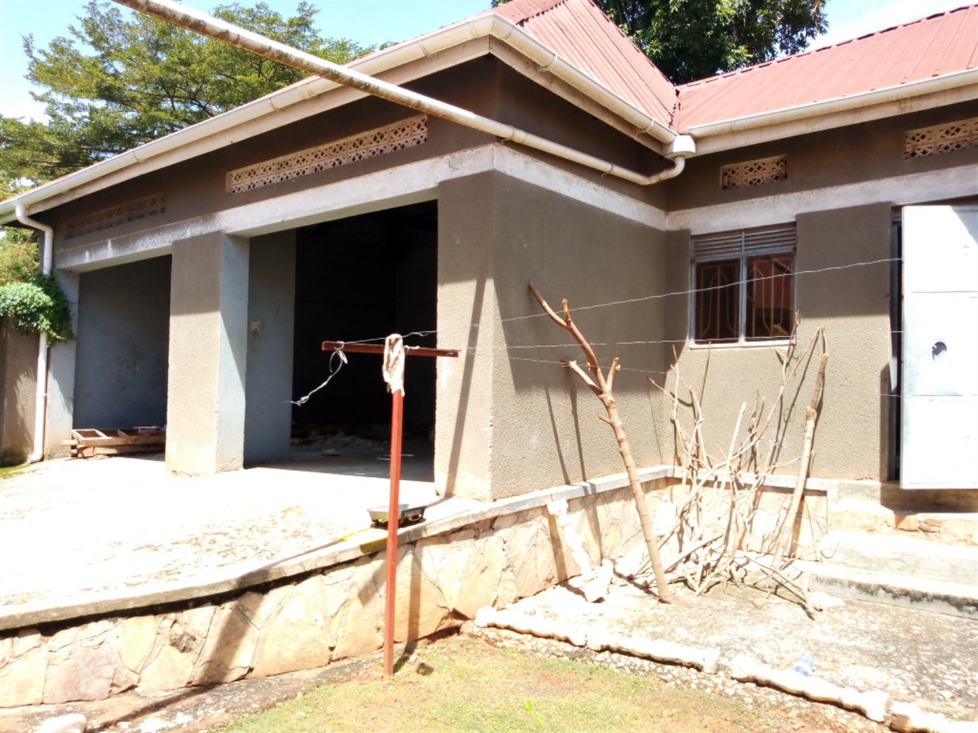 Bungalow for rent in Munyonyo Kampala