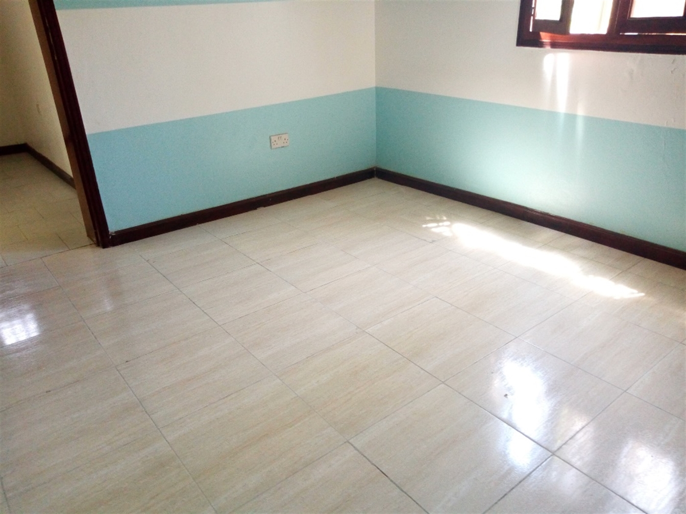 Mansion for rent in Munyonyo Kampala