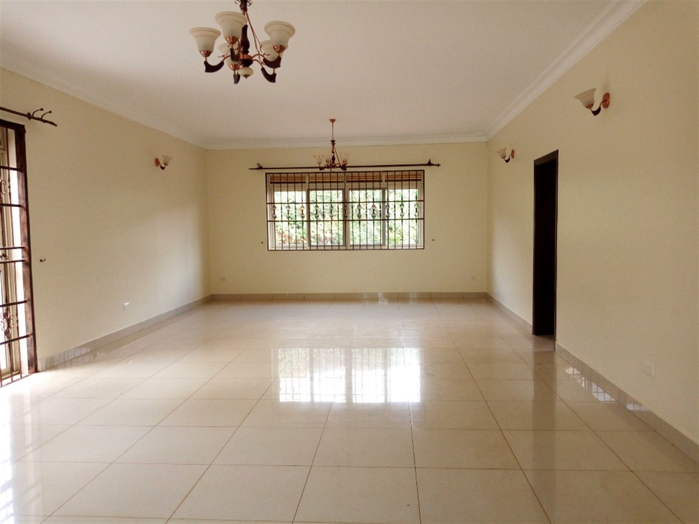 Maisonette for sale in Bwebajja Wakiso