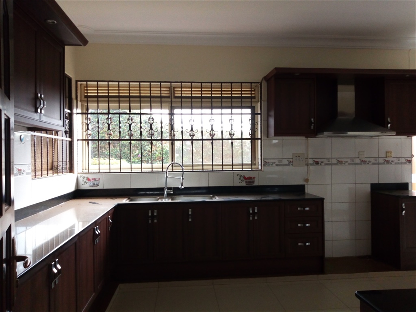 Maisonette for sale in Bwebajja Wakiso