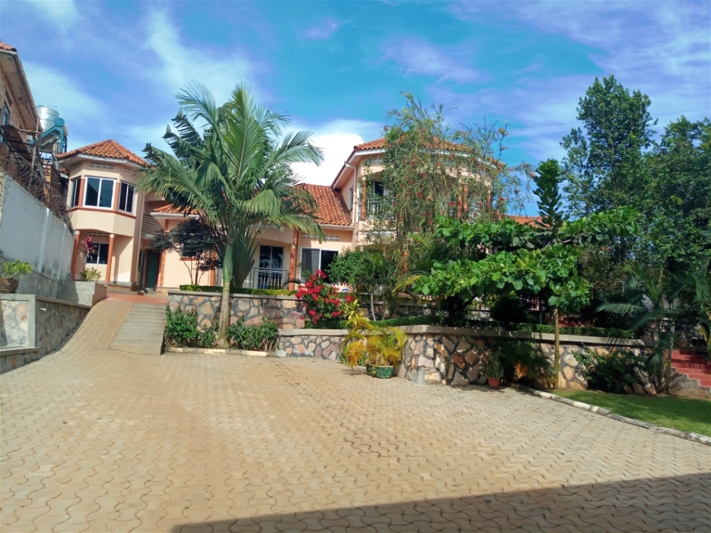 Storeyed house for sale in Munyonyo Kampala