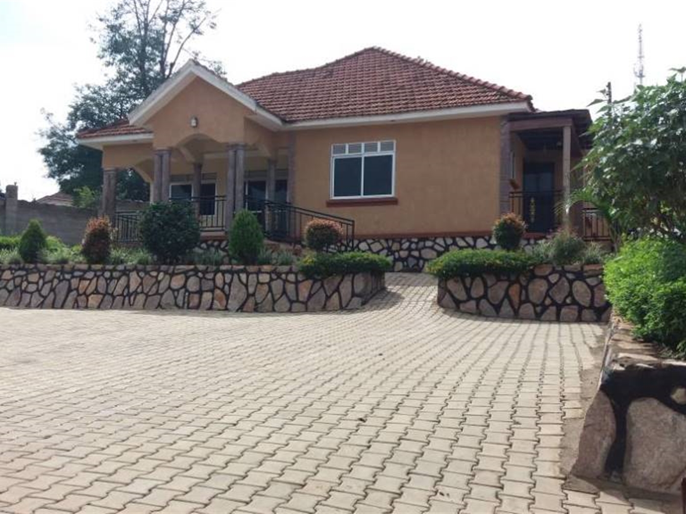 Bungalow for rent in Bukoto Kampala