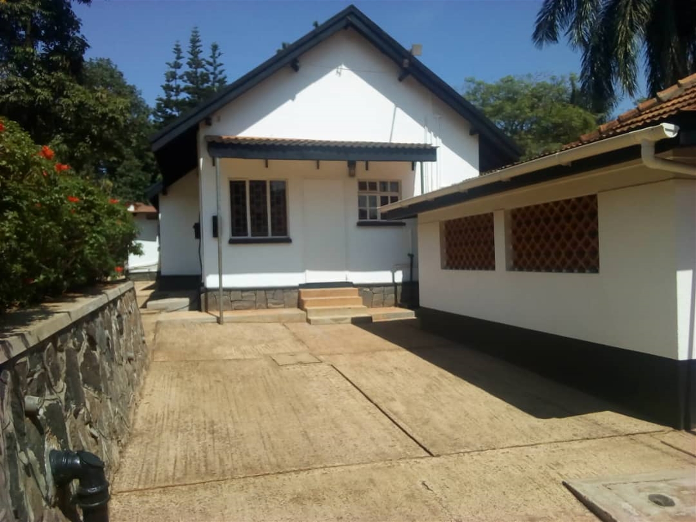 Bungalow for rent in Kololo Kampala