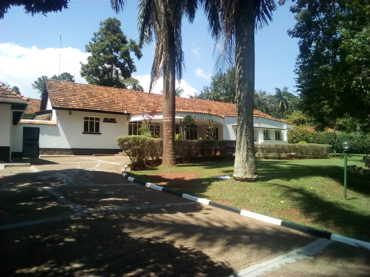 Bungalow for rent in Kololo Kampala