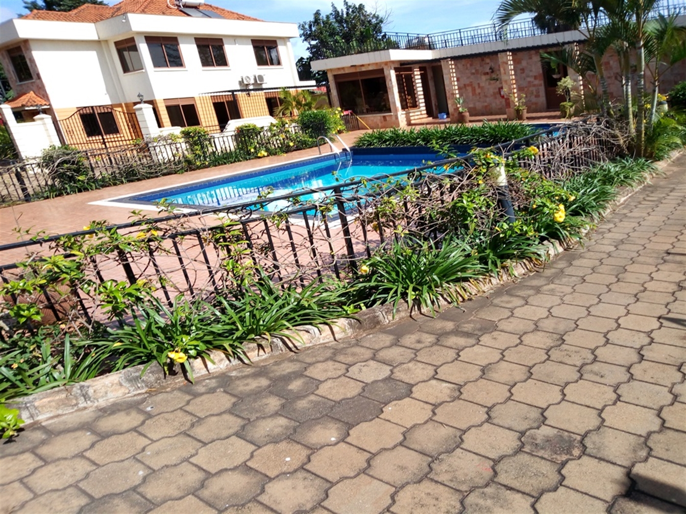 Mansion for rent in Luzira Kampala