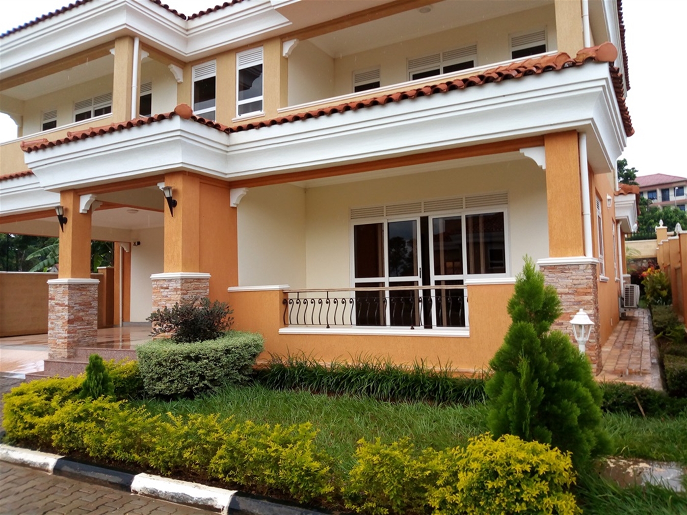 Mansion for sale in Munyonyo Kampala