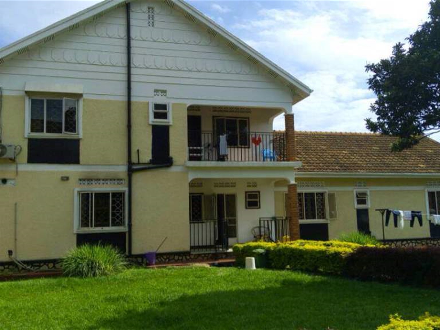 Mansion for rent in Bugoloobi Kampala