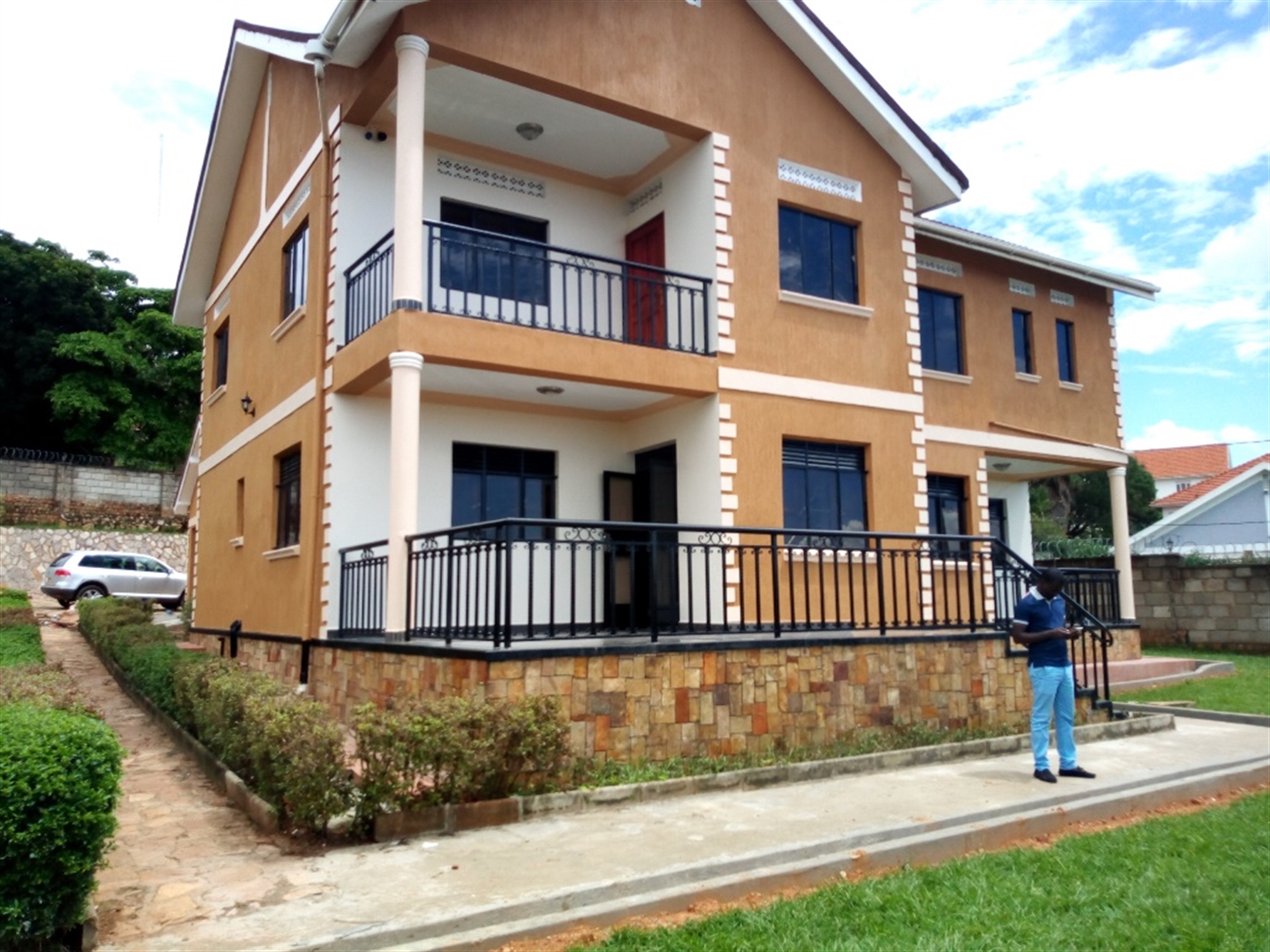 Mansion for rent in Buziga Kampala