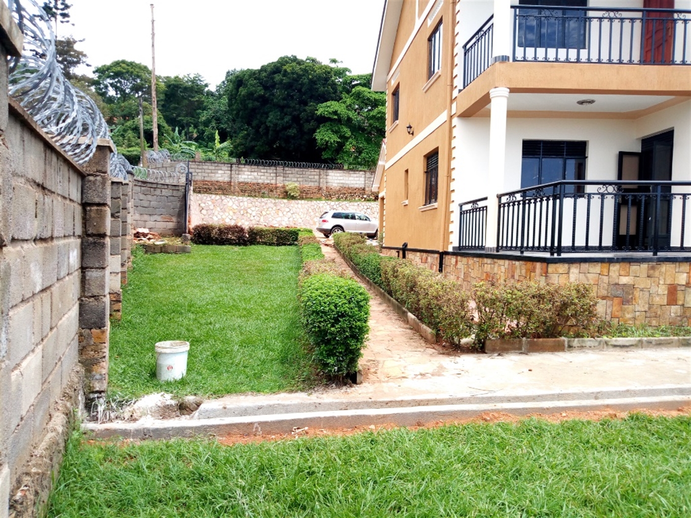 Mansion for rent in Buziga Kampala