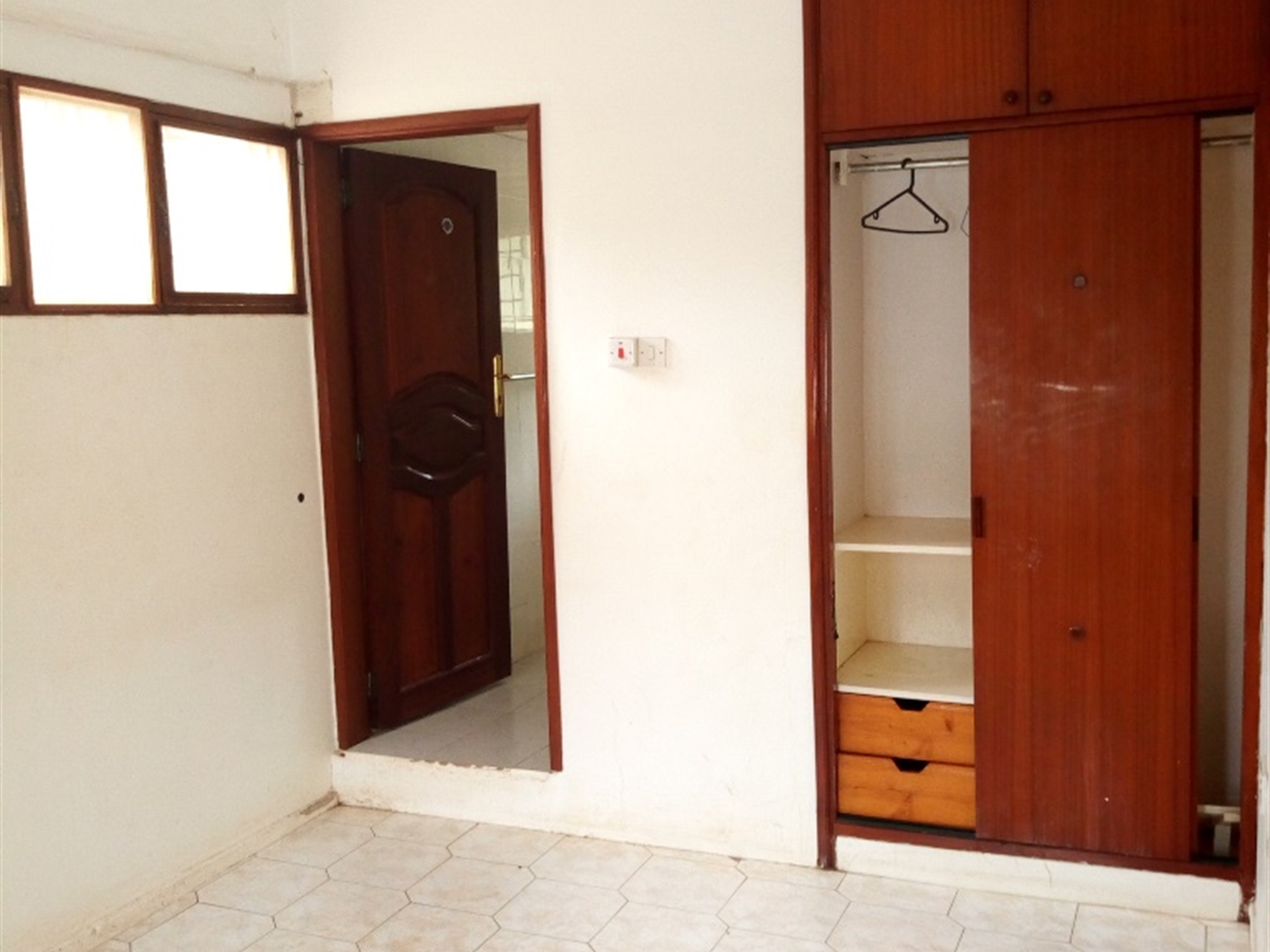 Bungalow for rent in Kololo Kampala