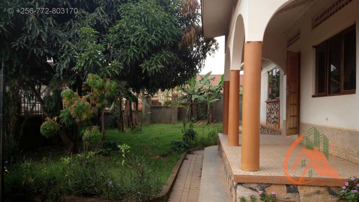 Bungalow for sale in Kiwaatule Kampala