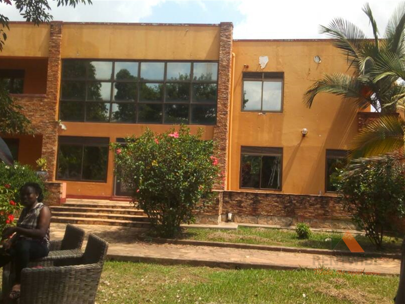 Mansion for sale in Bugoloobi Kampala