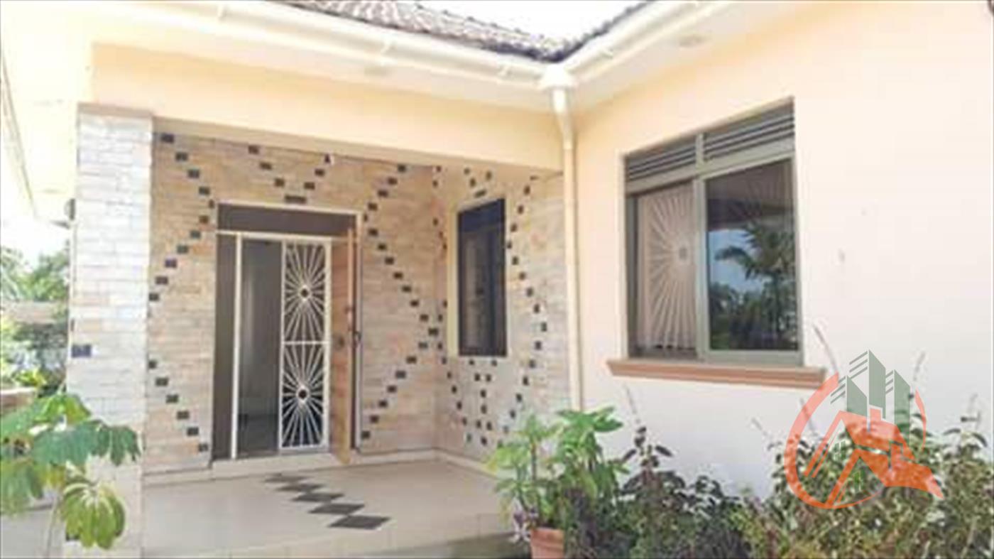 Bungalow for rent in Bugoloobi Kampala