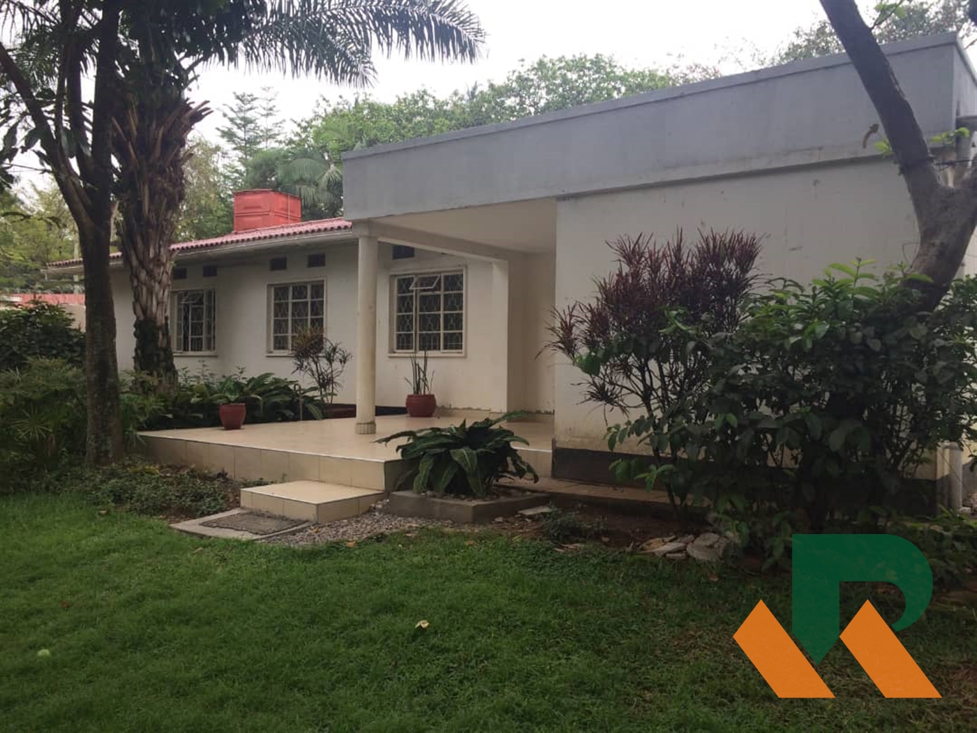 Bungalow for rent in Bugoloobi Kampala