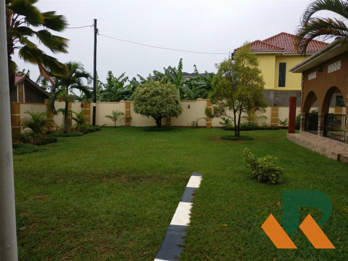 Maisonette for sale in Lubowa Wakiso