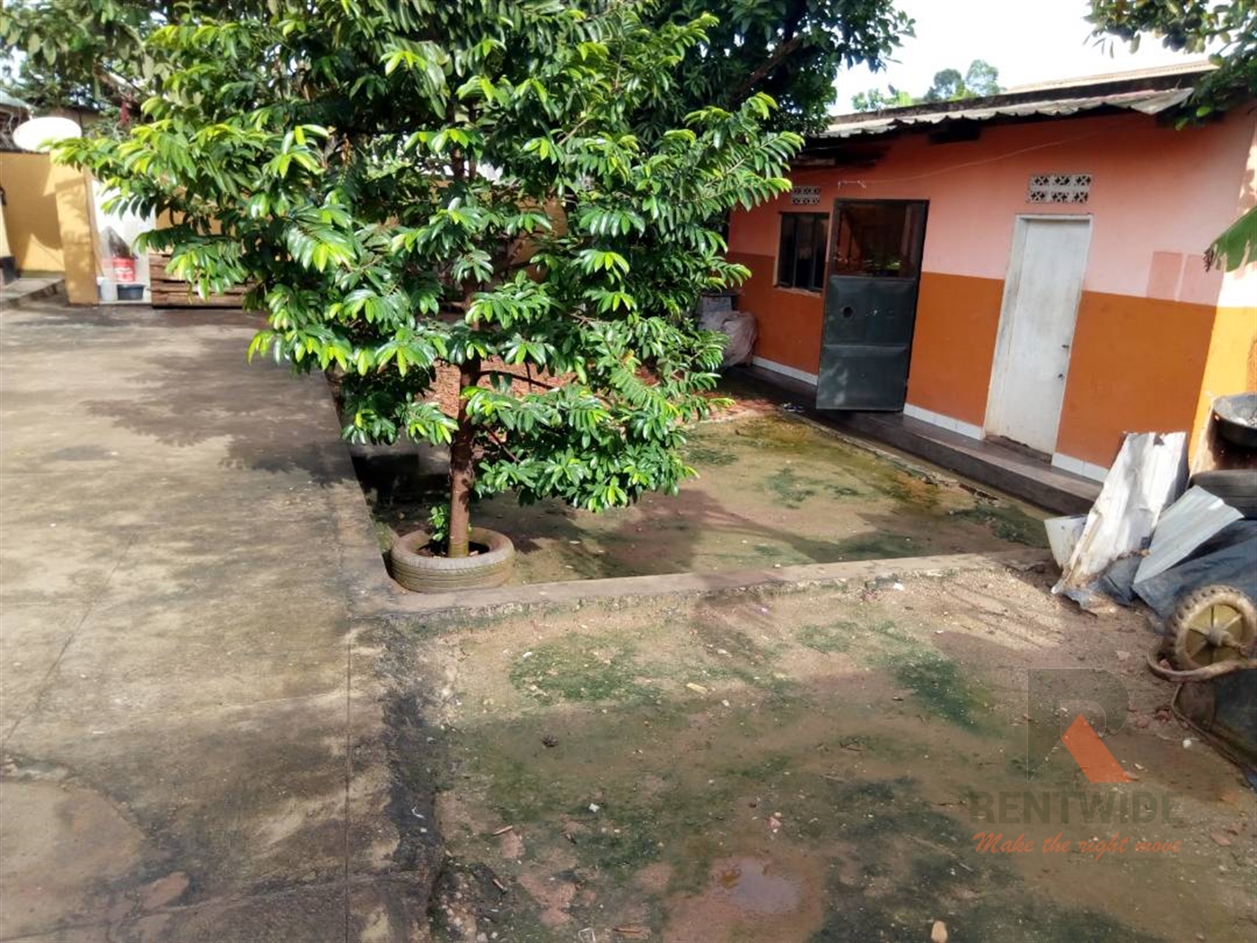 Bungalow for sale in Lweza Wakiso