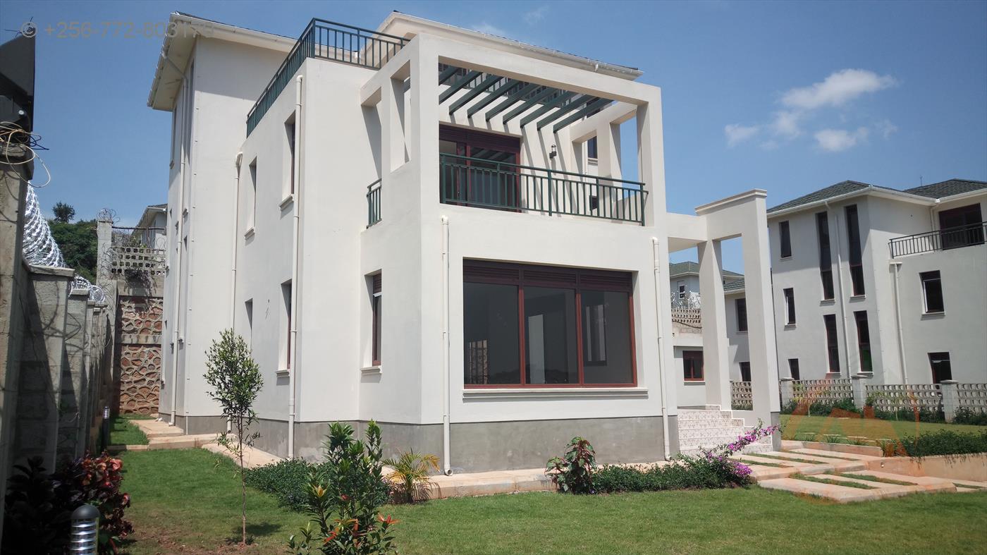 Villa for sale in Lubowa Wakiso