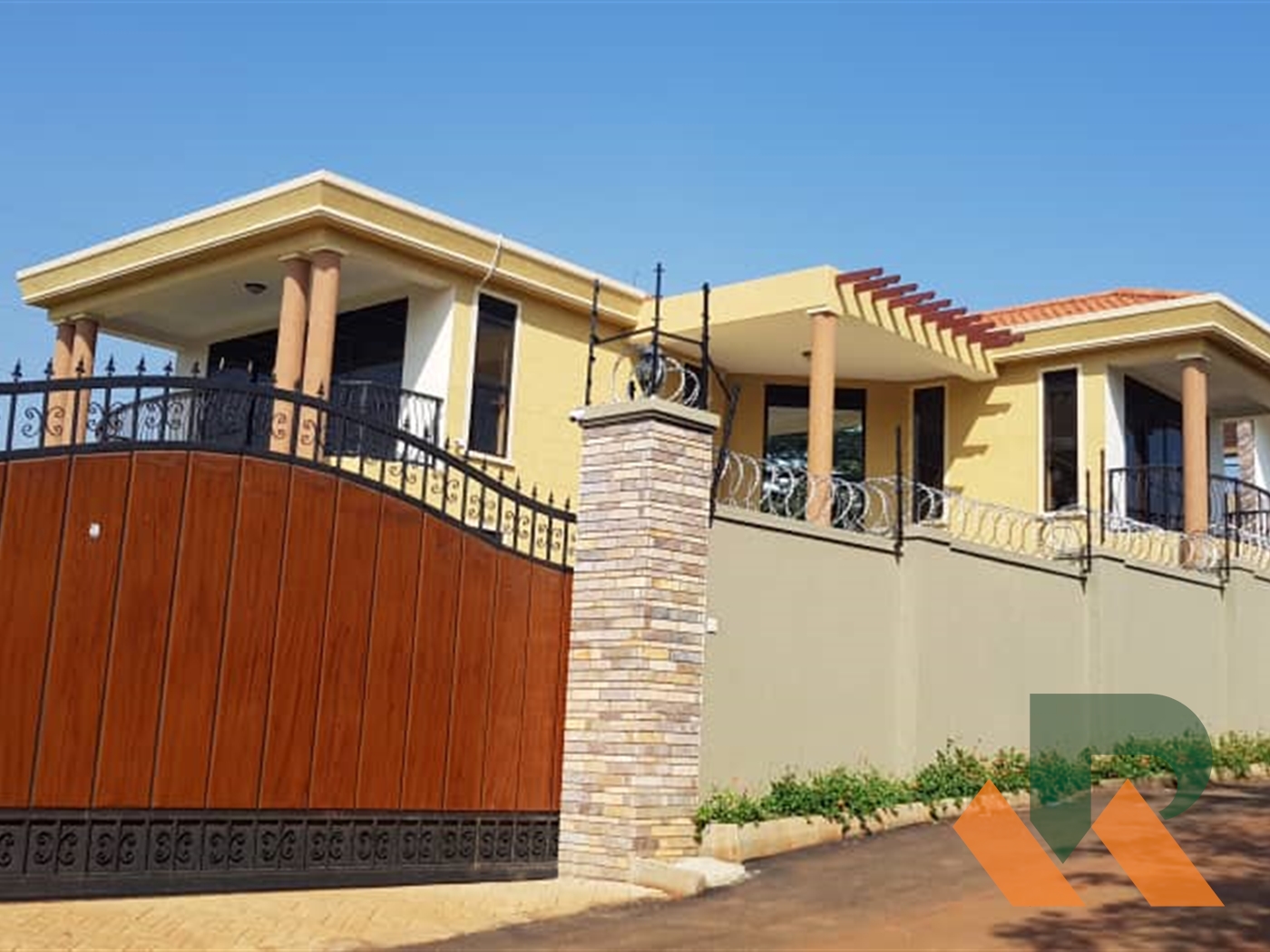 Maisonette for sale in Munyonyo Kampala