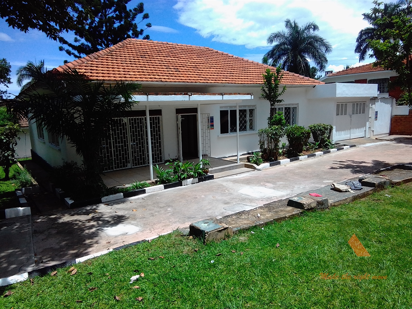 Bungalow for rent in Bugoloobi Kampala