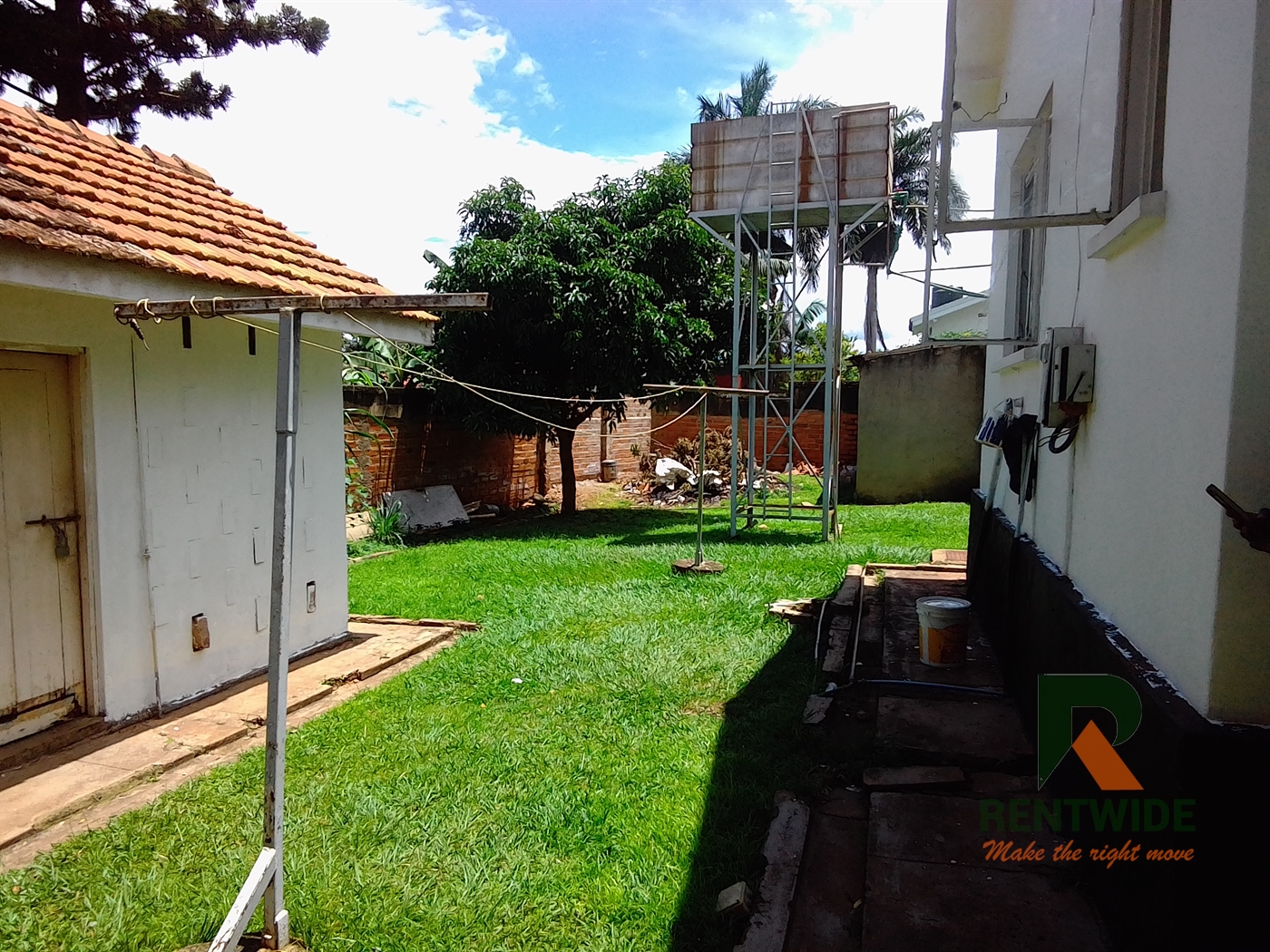 Bungalow for rent in Bugoloobi Kampala