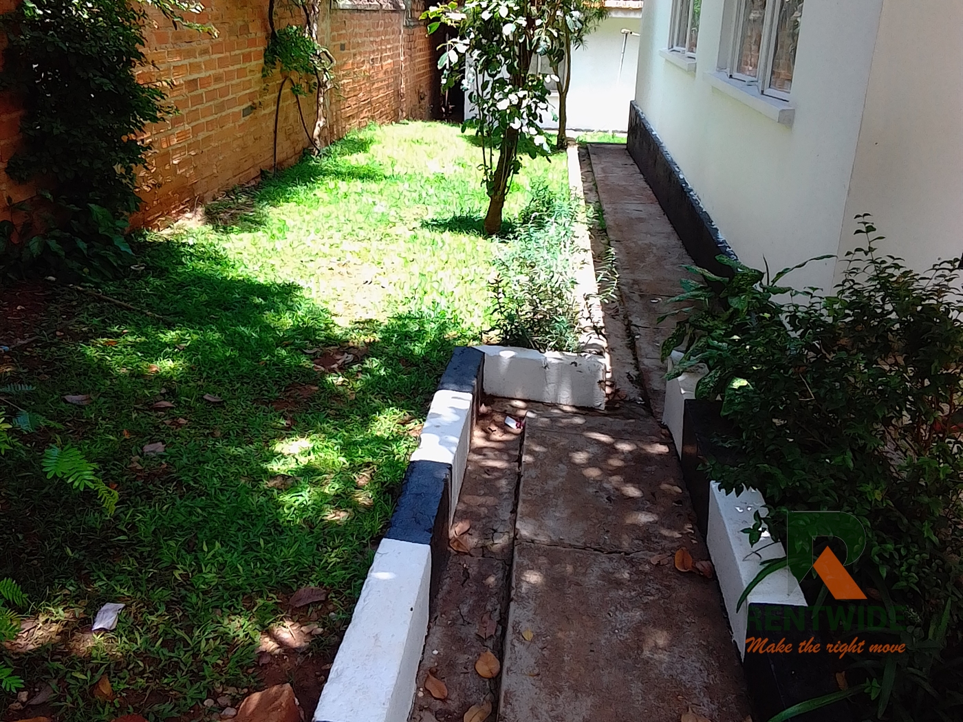 Bungalow for rent in Bugoloobi Kampala