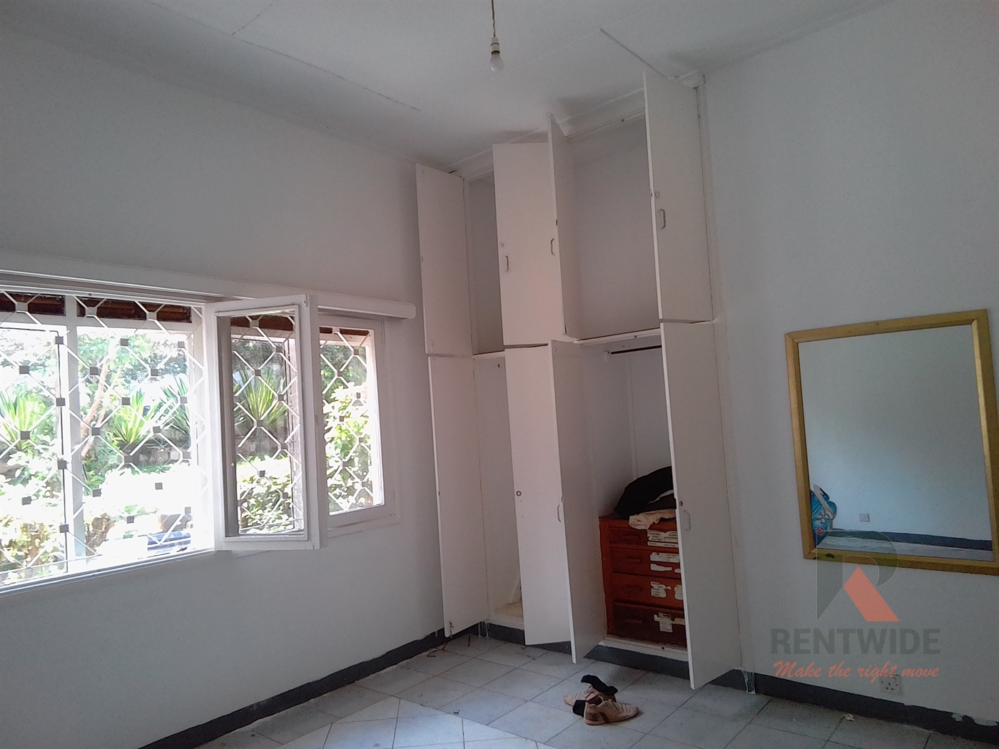 Bungalow for rent in Bugoloobi Kampala