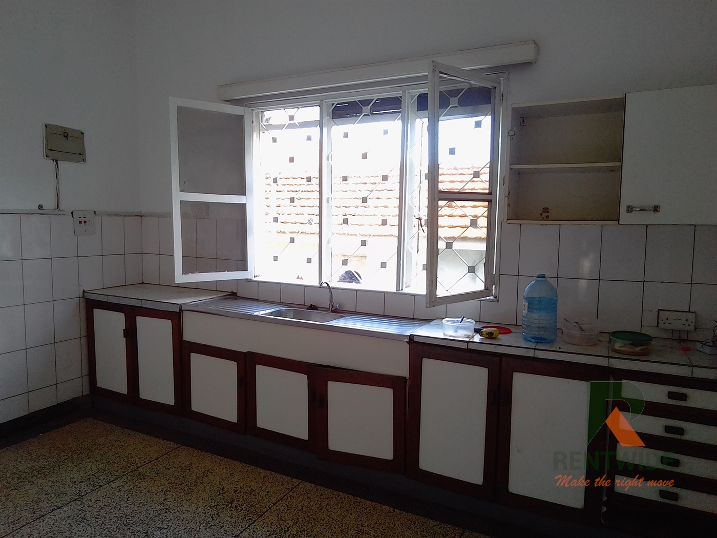 Bungalow for rent in Bugoloobi Kampala