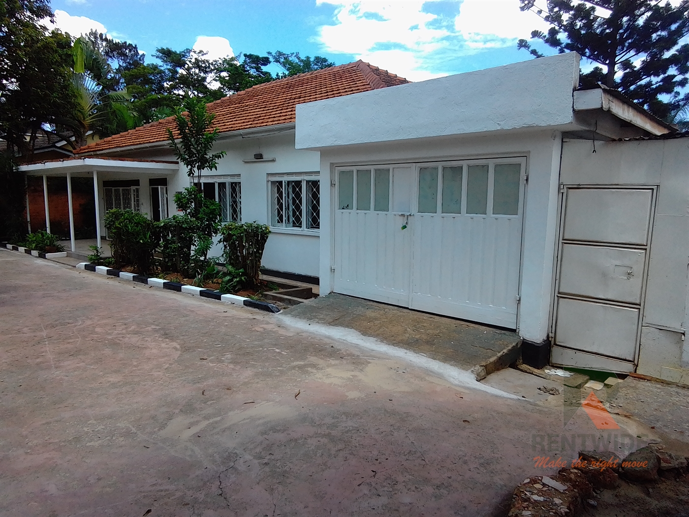 Bungalow for rent in Bugoloobi Kampala