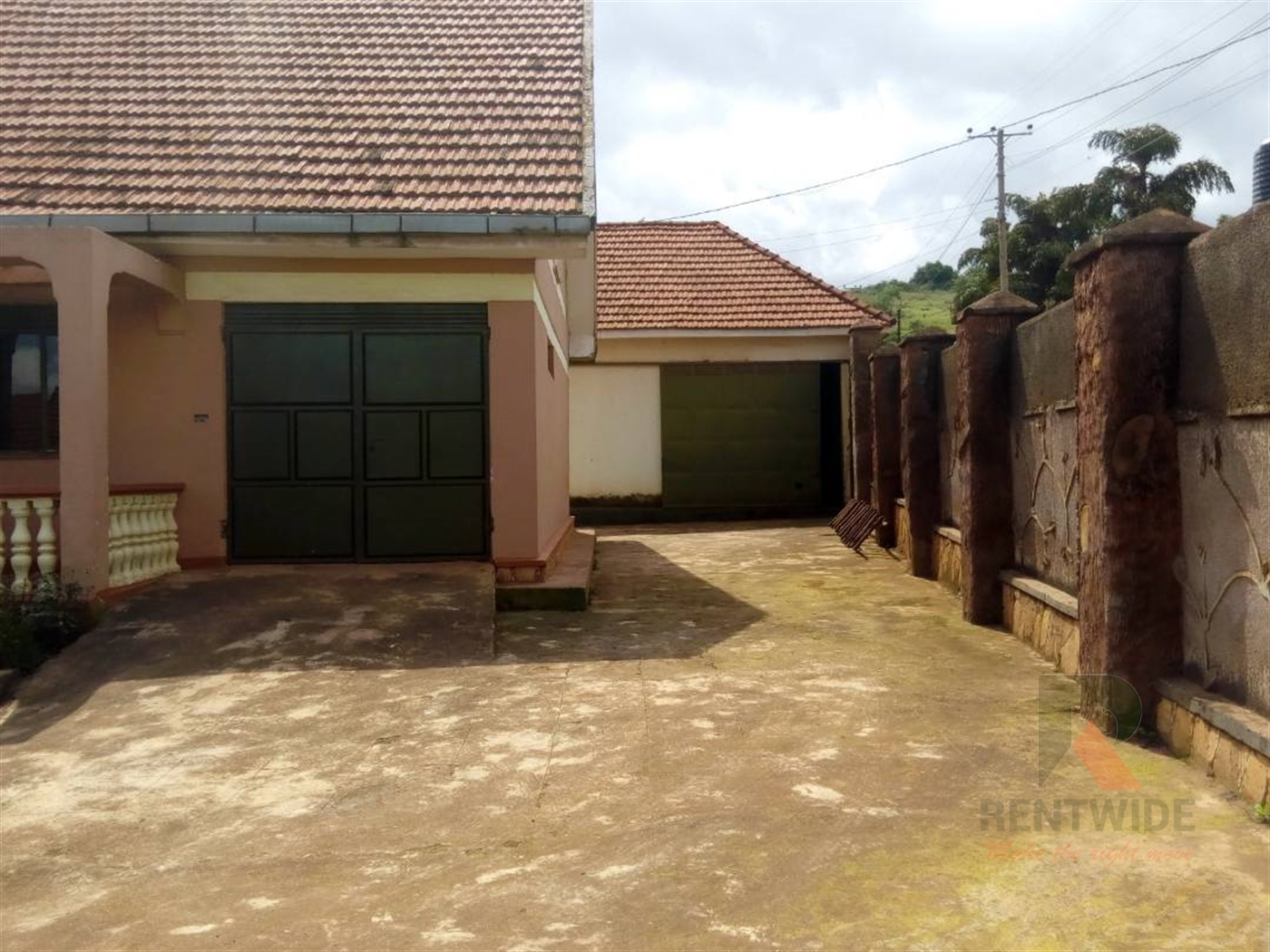 Bungalow for sale in Mutundwe Kampala