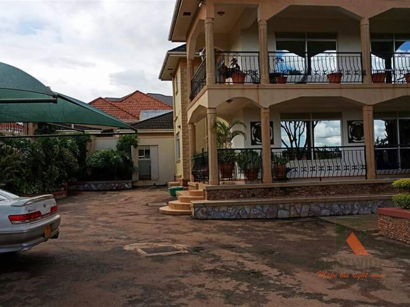 Storeyed house for rent in Mbalwa Wakiso